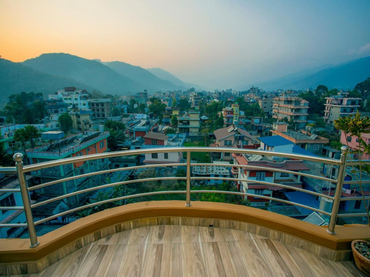 Oyo 253 Hotel Pinnacle Pokhara Kültér fotó