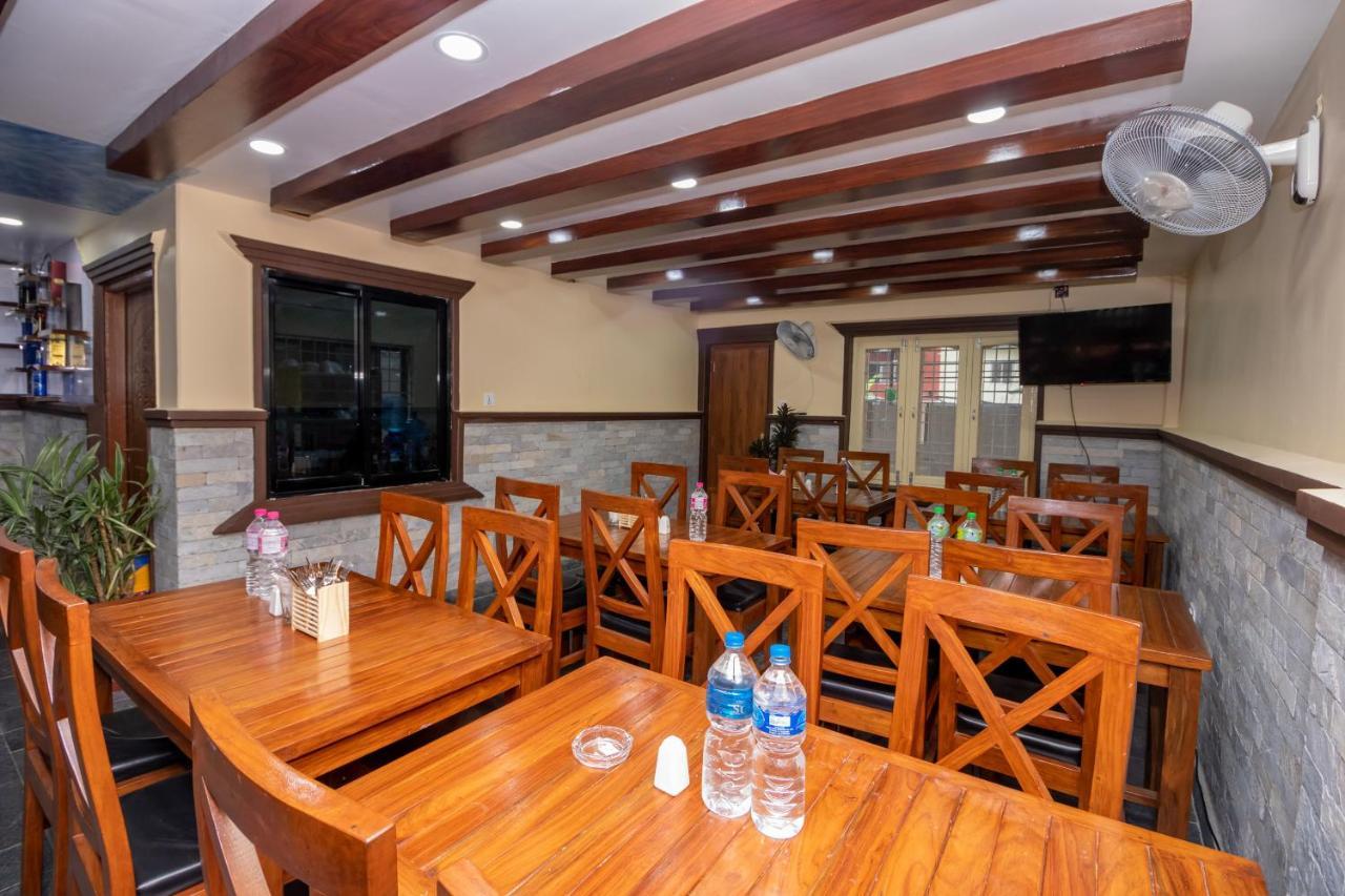 Oyo 253 Hotel Pinnacle Pokhara Kültér fotó